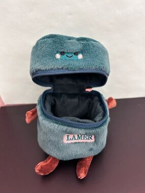 La Mer The Plush Moisturizer Charm Case (Creme) 3" x 3" x 4.5" Promotional Gift